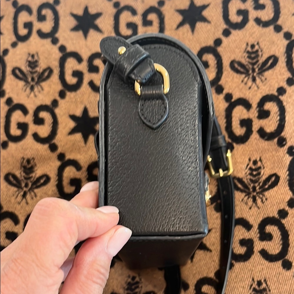 Gucci Black and Gold Crossbody Bag with Horsebit Detail - Picture 4 of 13
